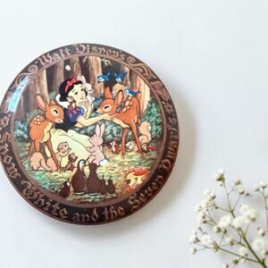 Vintage Snow White & The Seven Dwarfs Candy Tin Box ENGLAND 5” Disney 3604-31